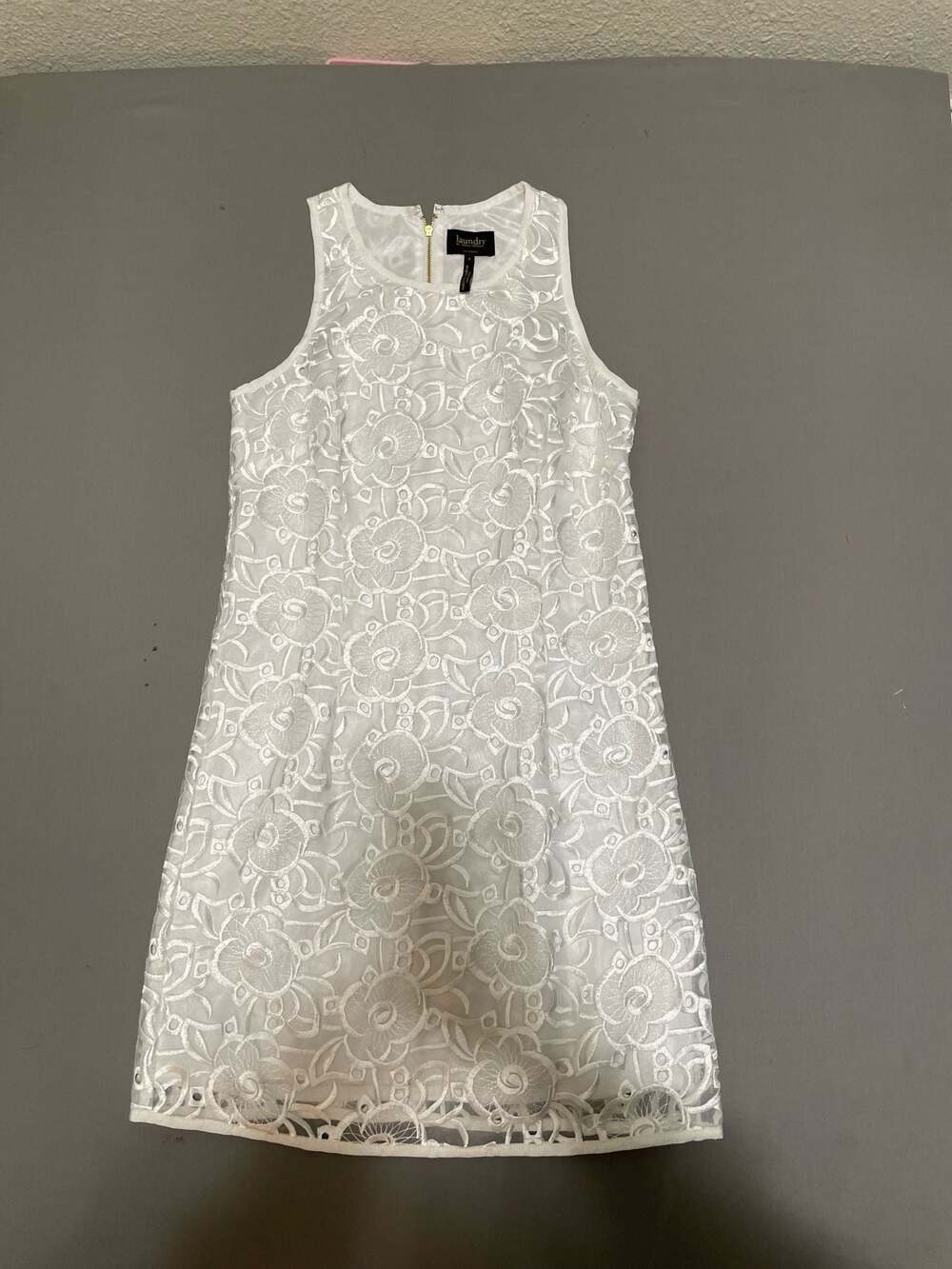 Laundry by Shelli Segal White Floral Embroidered Sleeveless Shift Dress Size 2